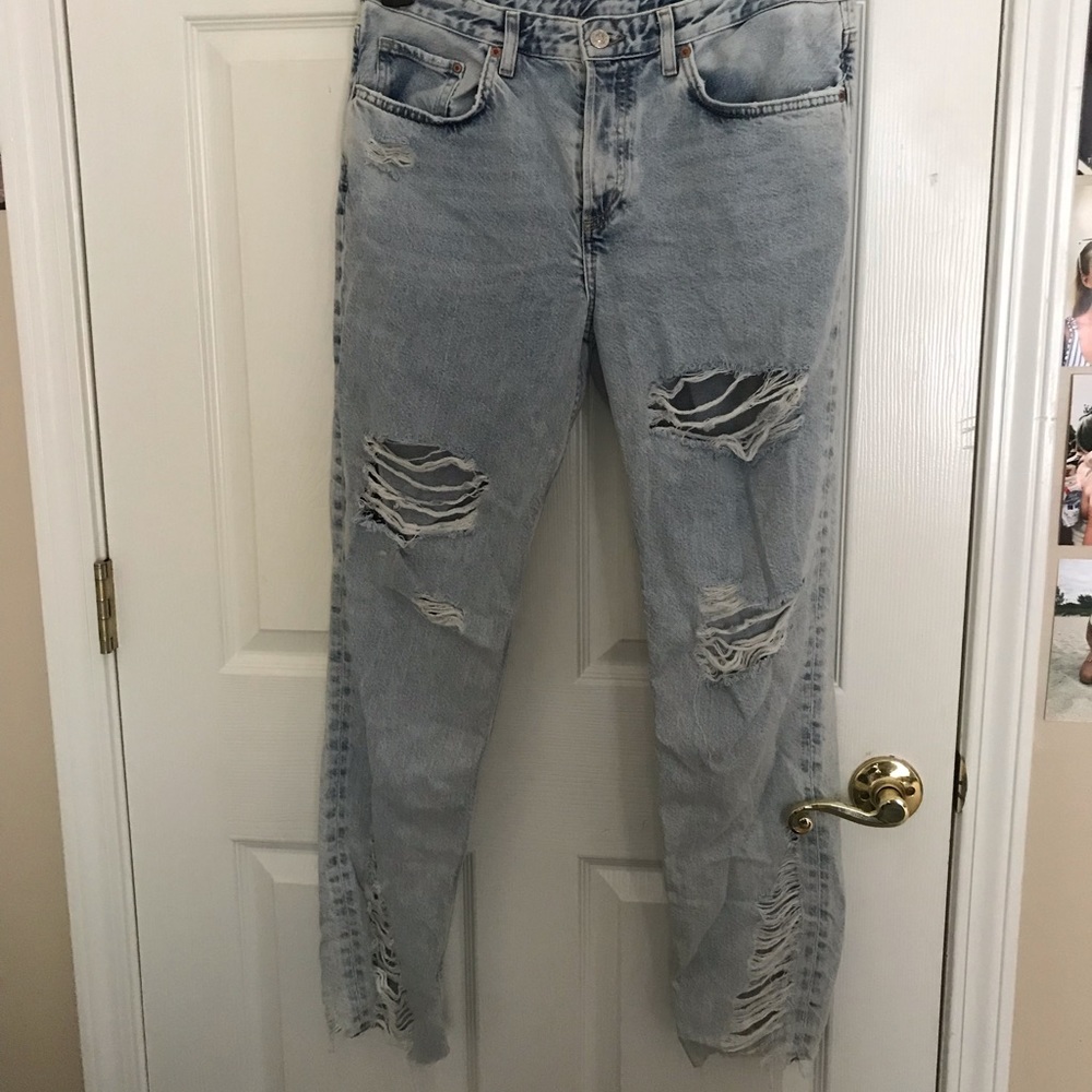 Light wash boyfriend jeans
